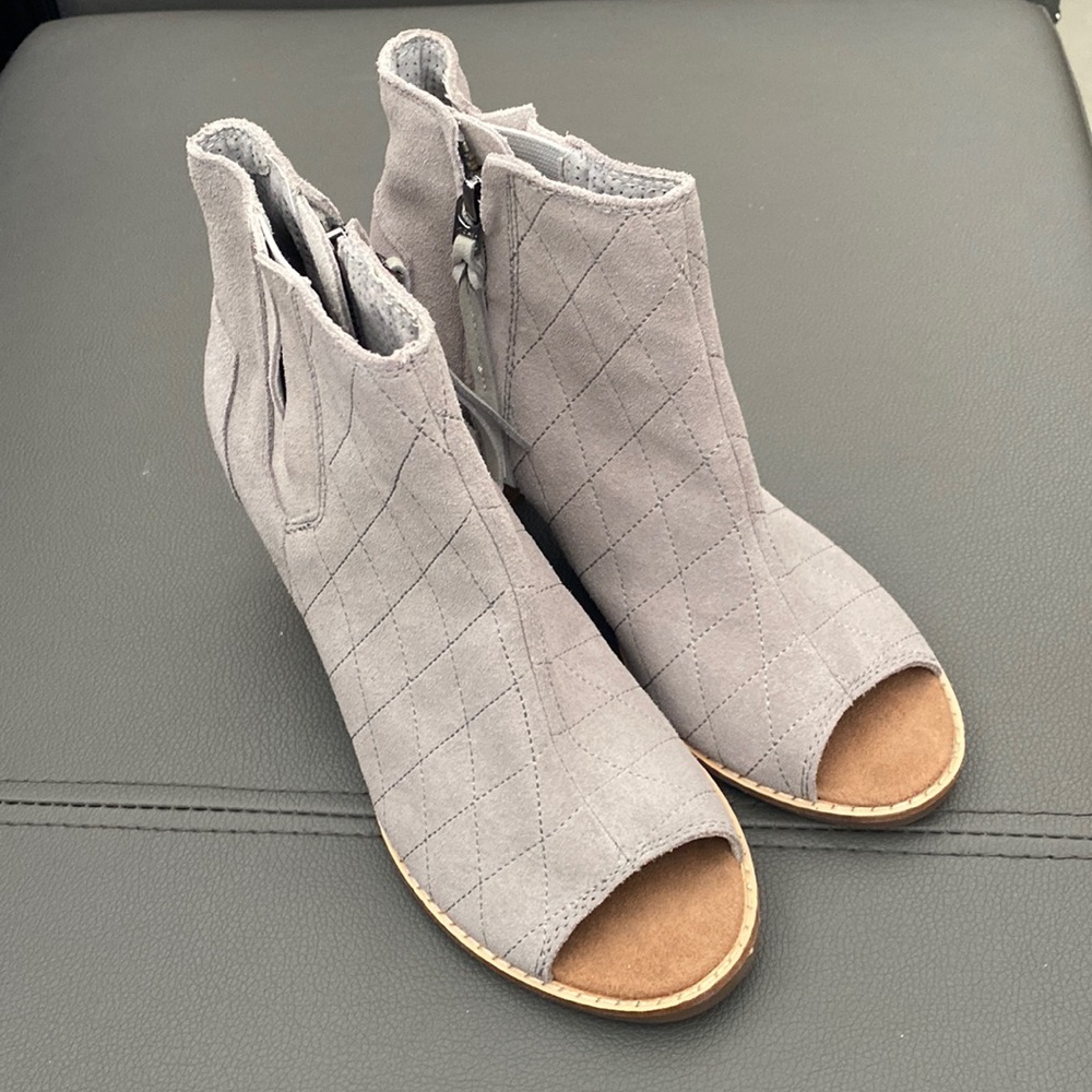 Toms open toe suede booties